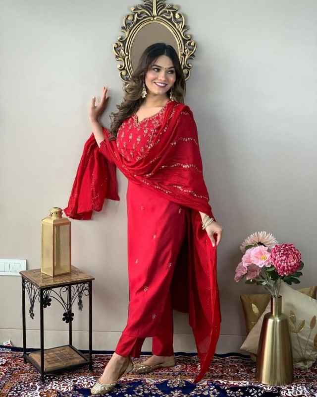 Red Nazmin Duppata Pant sets suit