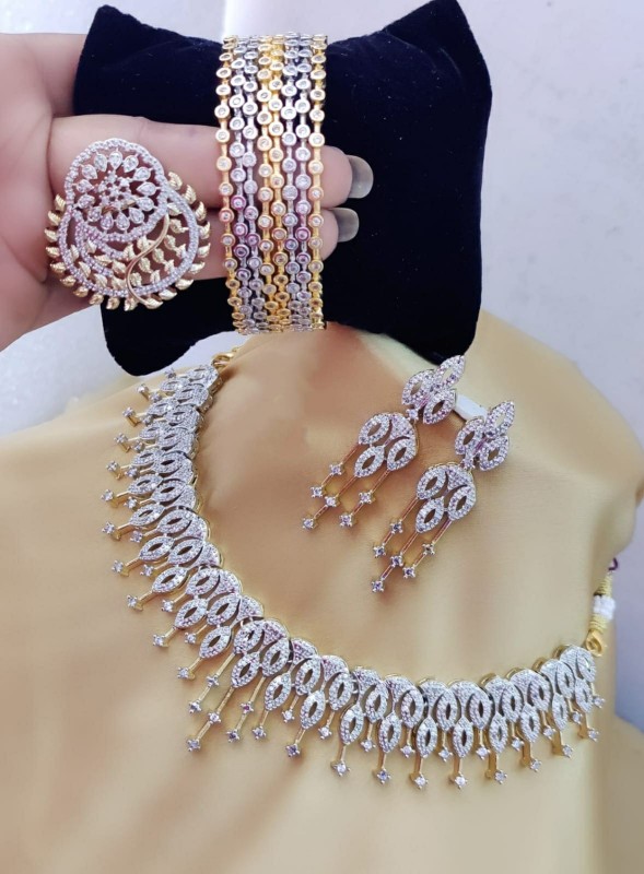 Necklace earring with Bengal